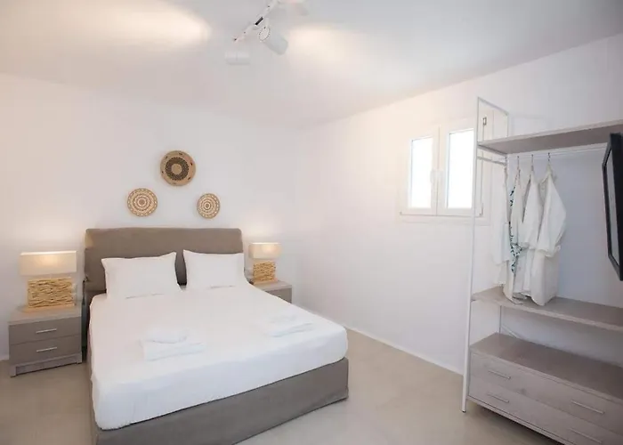 The Mykonian Escape * بسارو