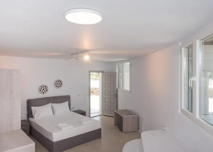 فيلة The Mykonian Escape