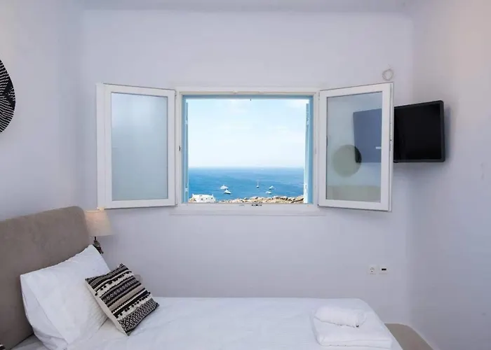 فيلة The Mykonian Escape بسارو