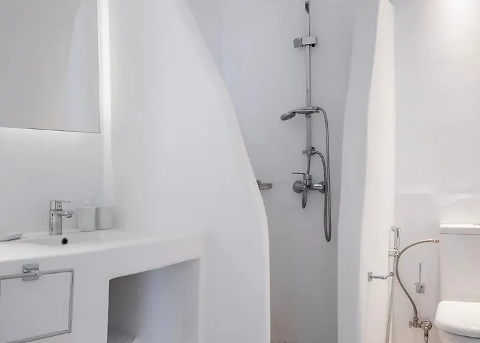 فيلة The Mykonian Escape