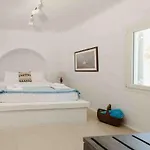 The Mykonian Escape プサロウ