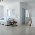 The Mykonian Escape プサロウ