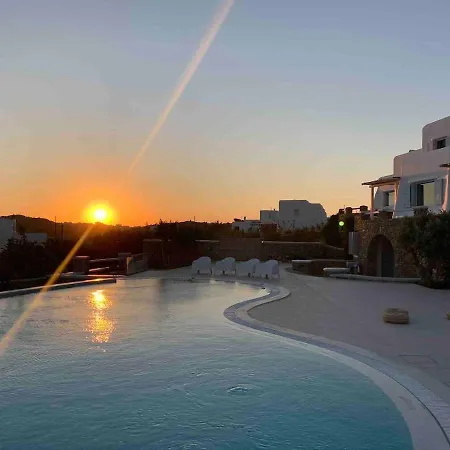 The Mykonian Escape فيلة بسارو