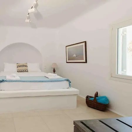The Mykonian Escape بسارو