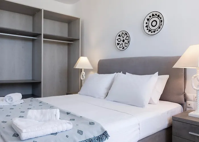 The Mykonian Escape * Psarrou