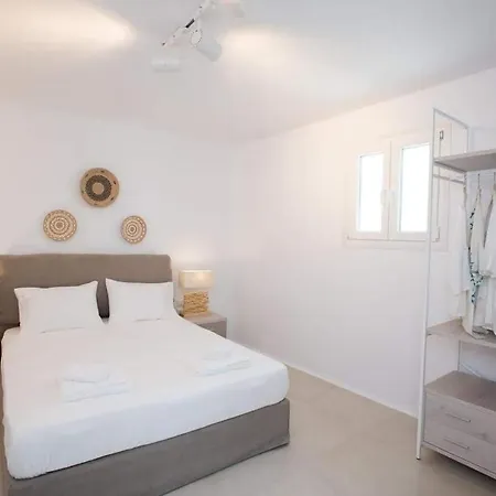 The Mykonian Escape * Psarou (Mykonos)