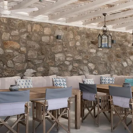 The Mykonian Escape * Psarou (Mykonos)